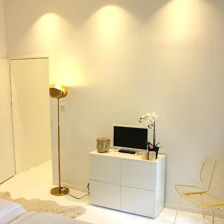 Homestay Shared A-partment • Moebliertes Zimmer In - Ehrenfeld ! *
